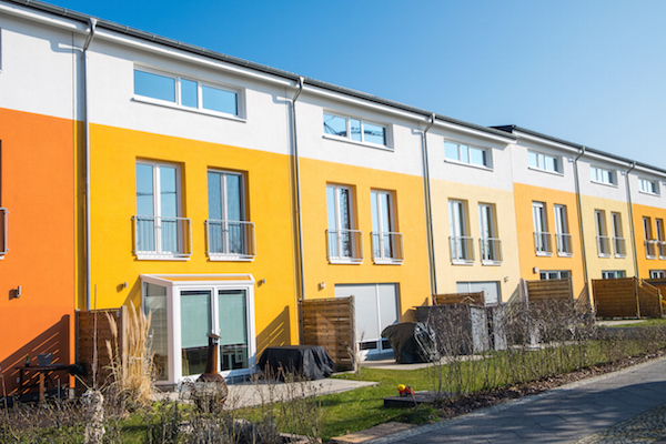 privathaus-nuernberg-familienhaus-mit-gelbe-aussenfassade