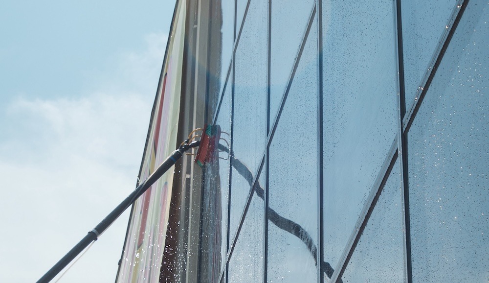 gewerbe-fenster-und-fassadenreinigung-nuernberg-mit-reines-wasser